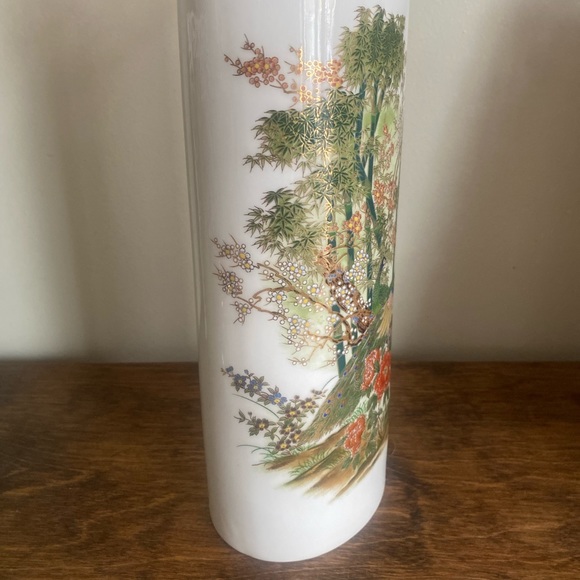 Japanese Peacock Porcelain Vase w gold trim - Picture 2 of 5